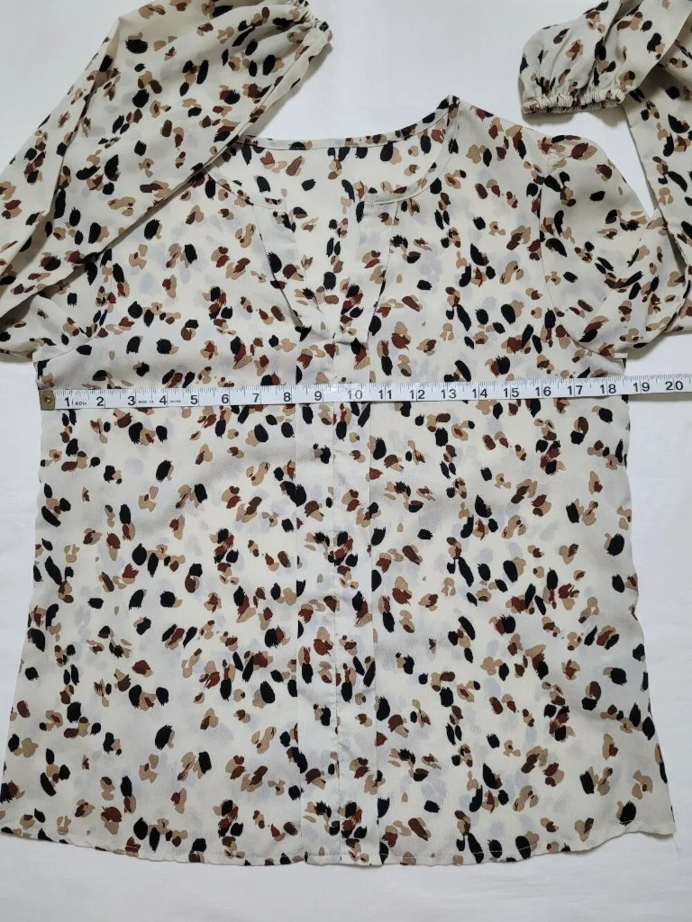 Emery Rose Allover Print Notched Neck Blouse Neutral Leopard Lantern Sleeve Top - Picture 4 of 9